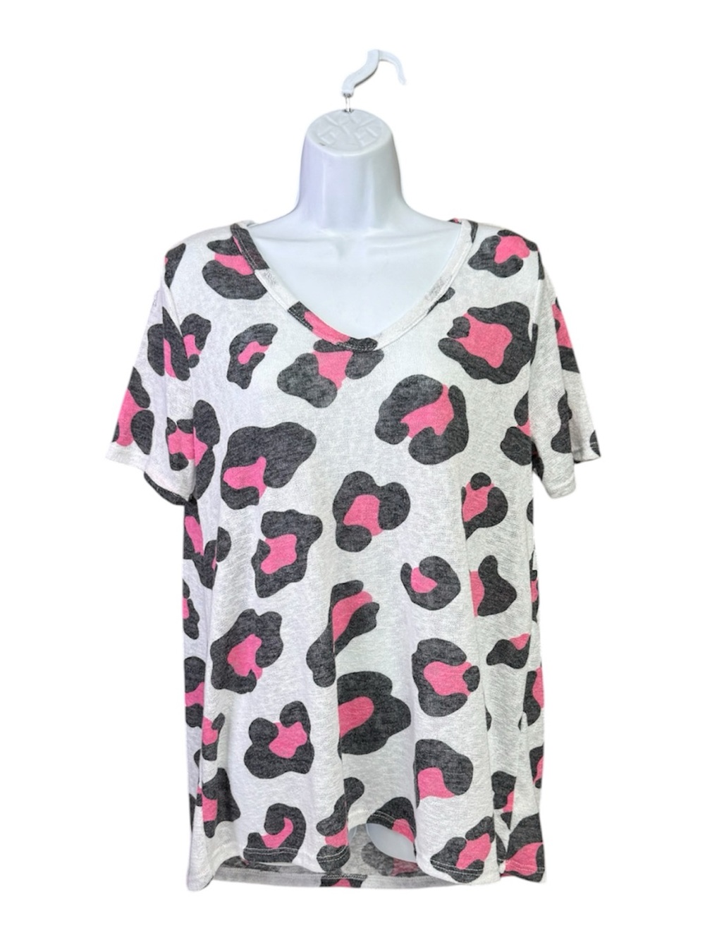 Bibi size medium V-Neck Short Sleeve Tee in Pink and Gray Leopard Print oversize